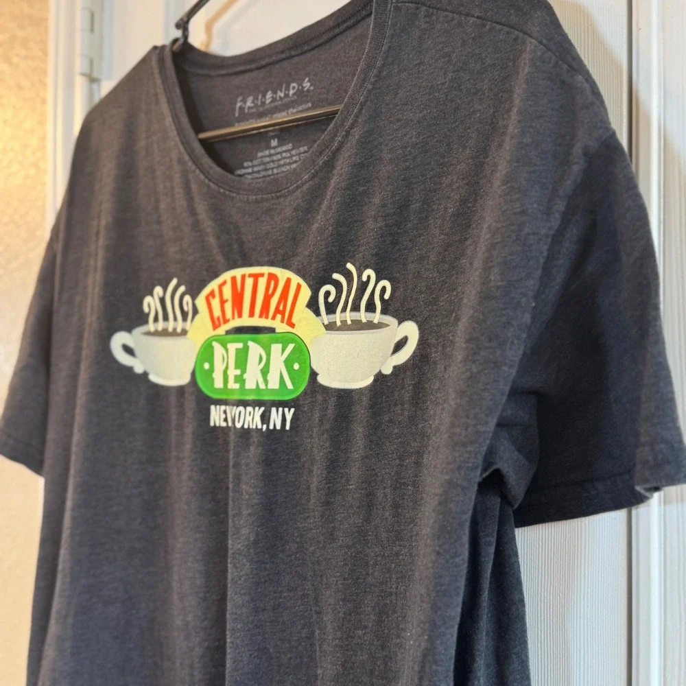 Friends TV Show Series Central Perk Graphic Gray Charcoal Men's T-Shirt Size M